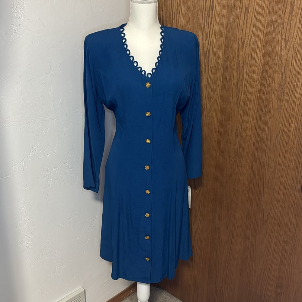 Ms. Conduct blue v-neck midi dress w gold button detail M